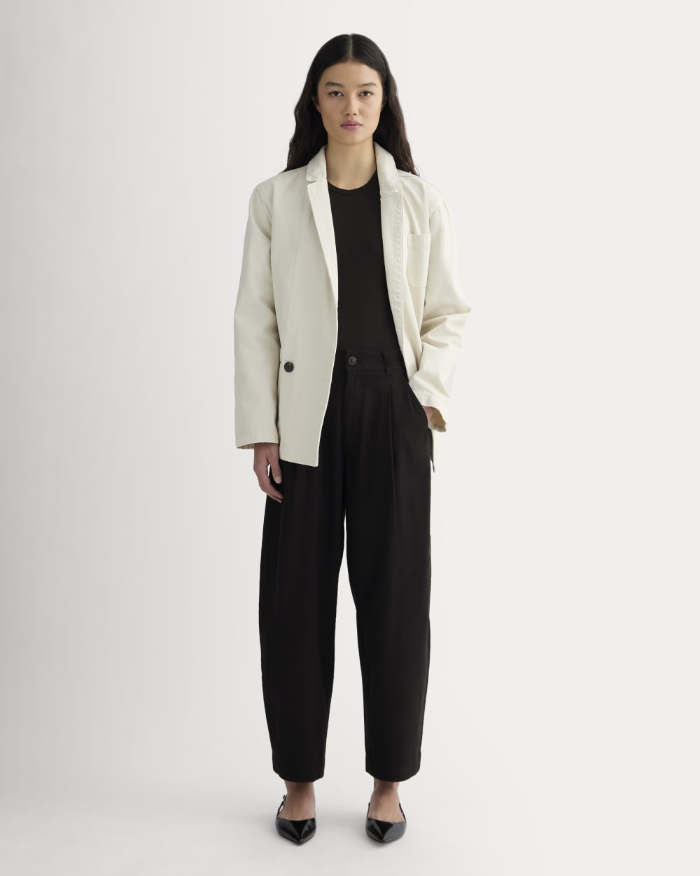 The Everywhere Pant in Stretch Linen in Black — front view