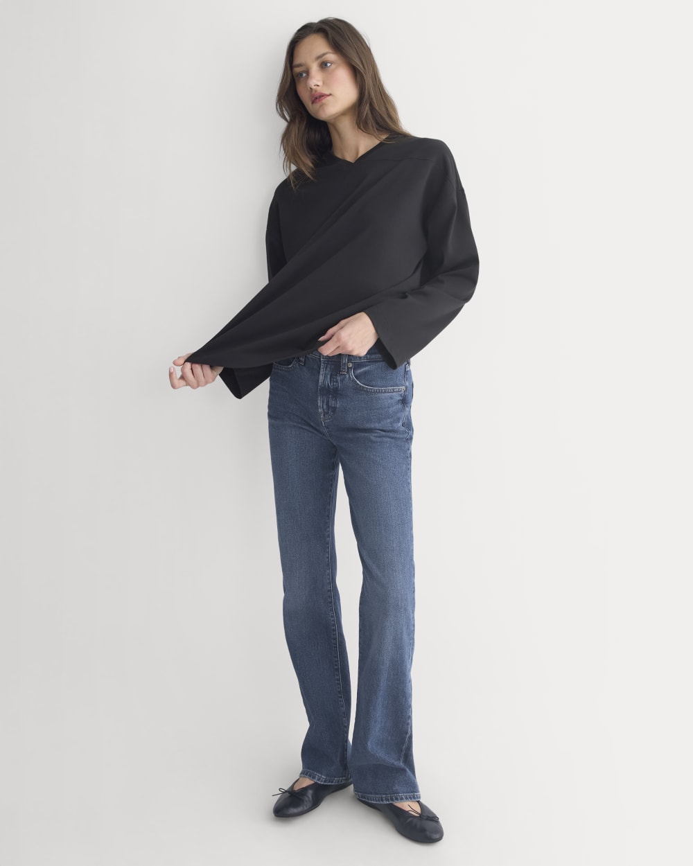 Retro V-Neck Jersey in Black — detail view