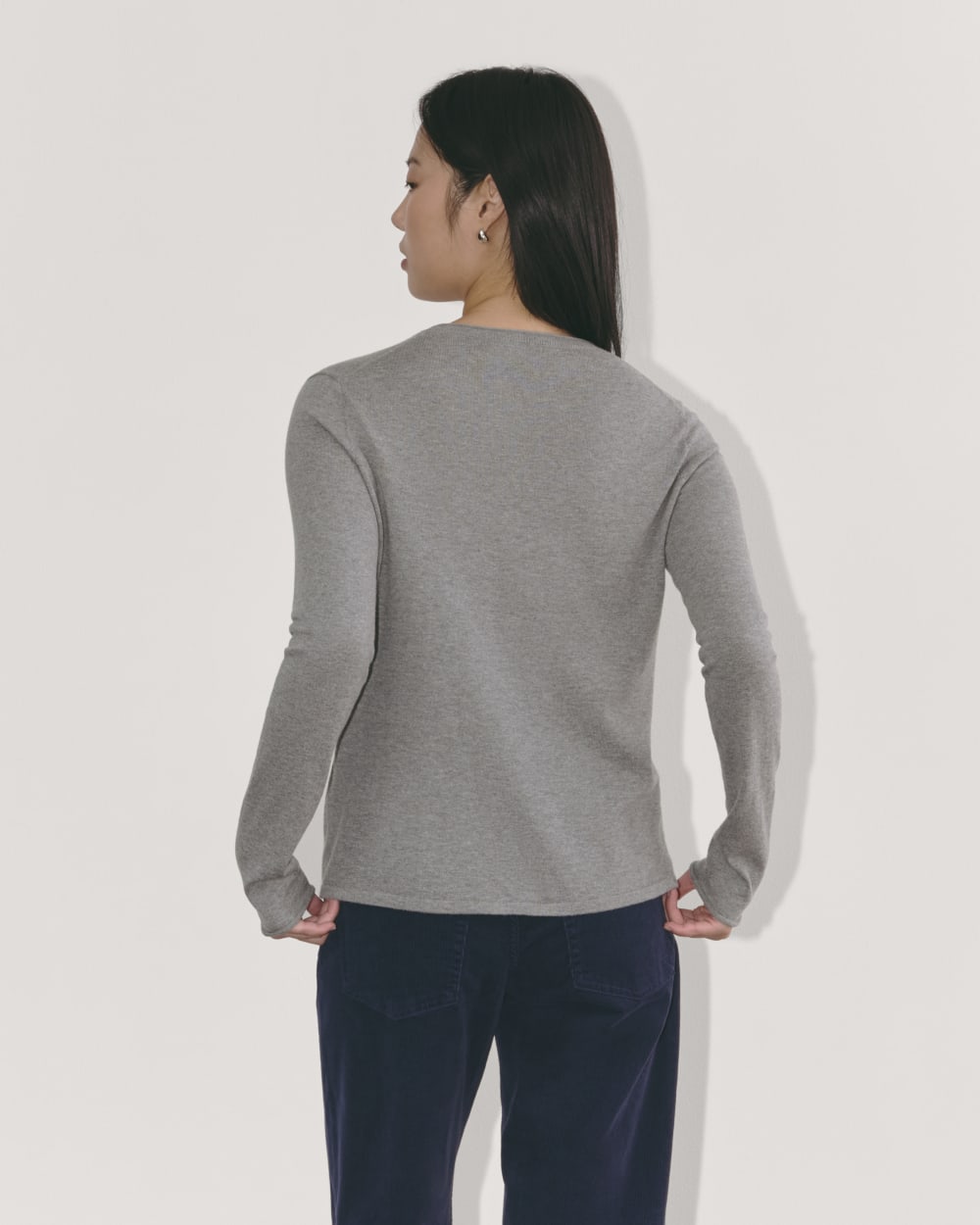 The Crew in Cotton Cashmere in Heather Charcoal — detail view