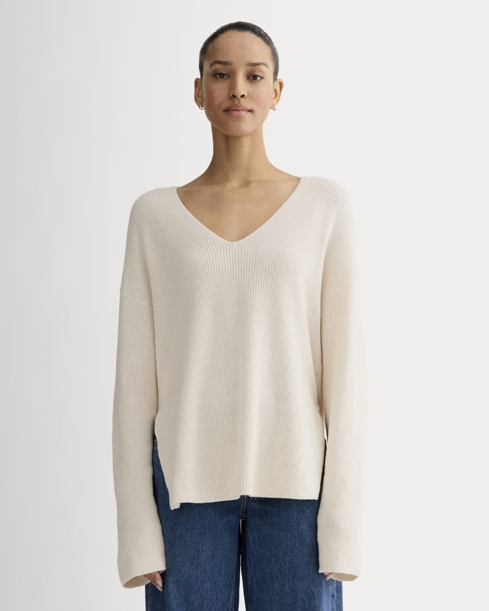 The Slouchy V-Neck in Everyday Cotton in Canvas — front view