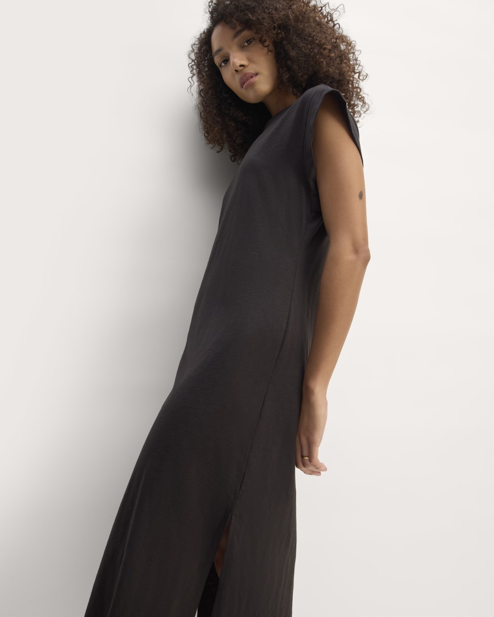 The Muscle Tee Midi Dress in Black — detail view