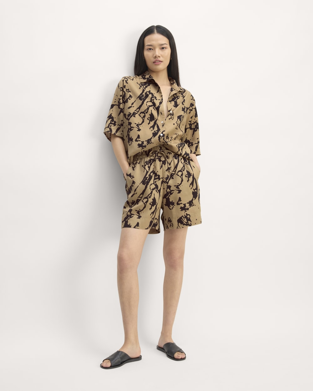 The Short-Sleeve Shirt in Butterlite in Black / Cornstalk Abstract — detail view