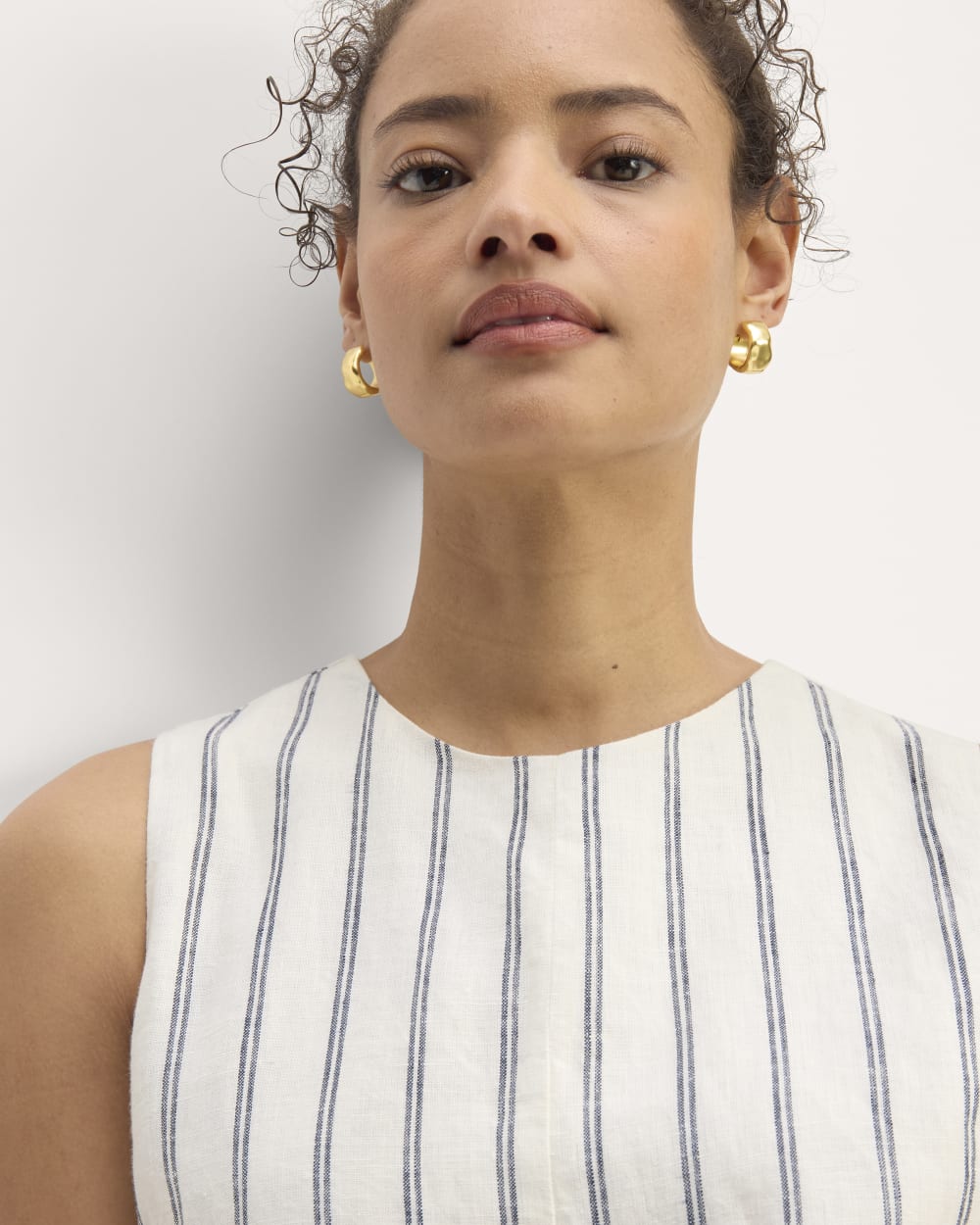 The Linen Belted Midi Dress in Bone/Navy — detail view