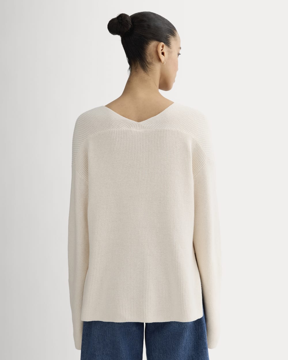 The Slouchy V-Neck in Everyday Cotton in Canvas — detail view