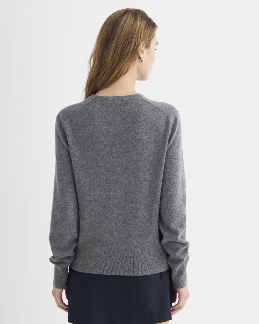Cashmere Slim Crew Sweater in Heather Charcoal — detail view