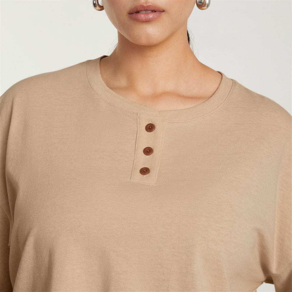 The Vintage Henley Hemp Tee in Hazelnut — detail view