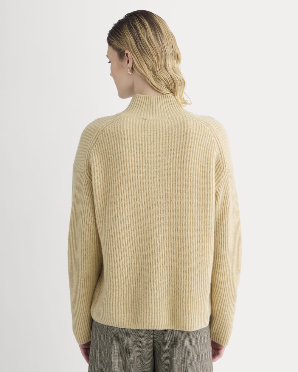 The Cocoon Henley in Wool Cashmere in Heather Light Camel — detail view