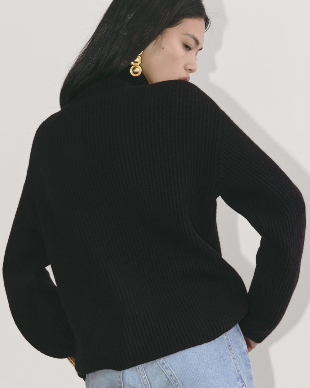 The Fisherman Turtleneck in Wool Cashmere in Black — detail view
