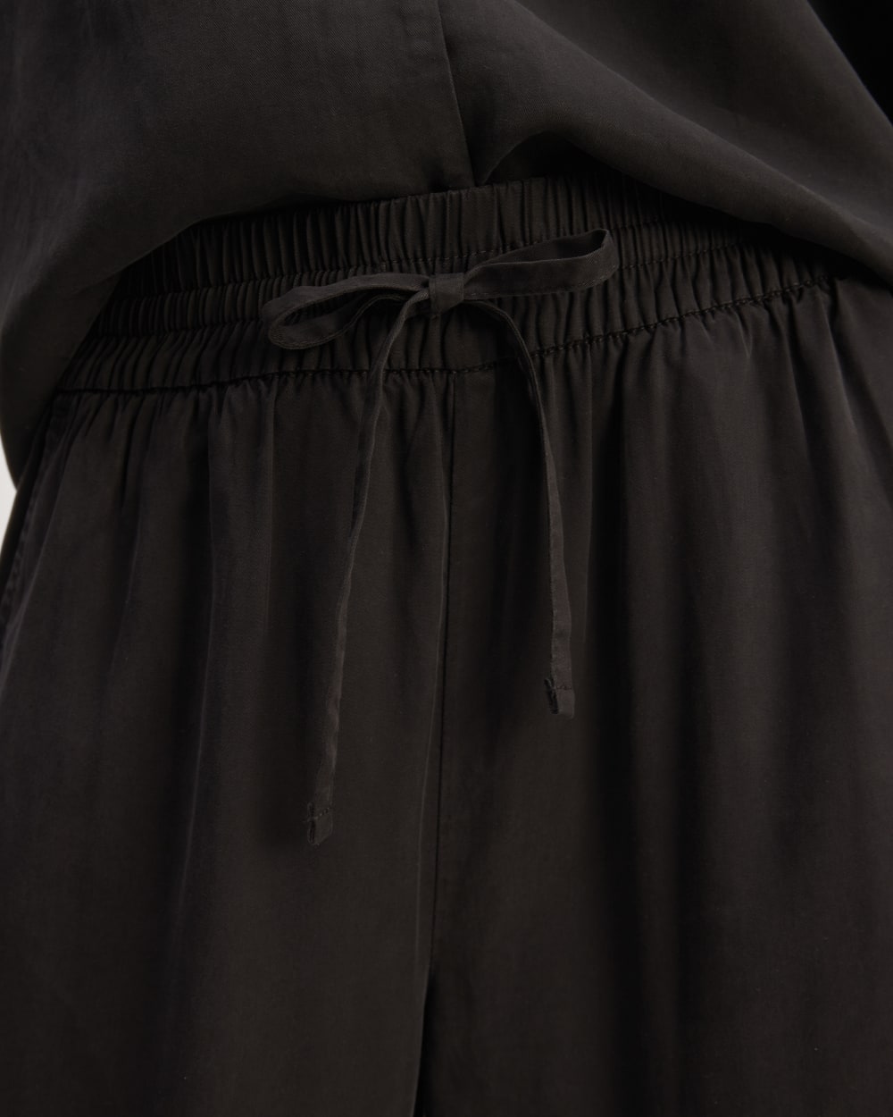 The Wide-Leg Pant in Butterlite in Black — detail view