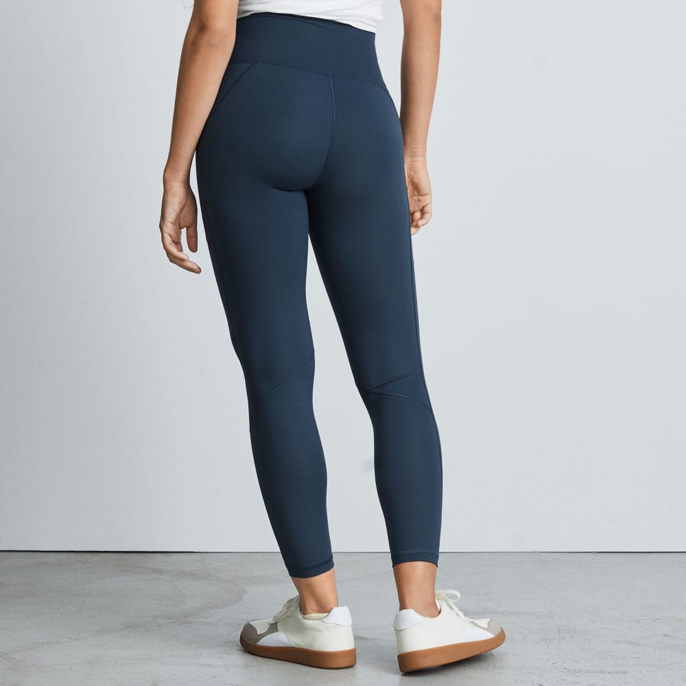 The Perform Pocket Legging in Atlantic — detail view