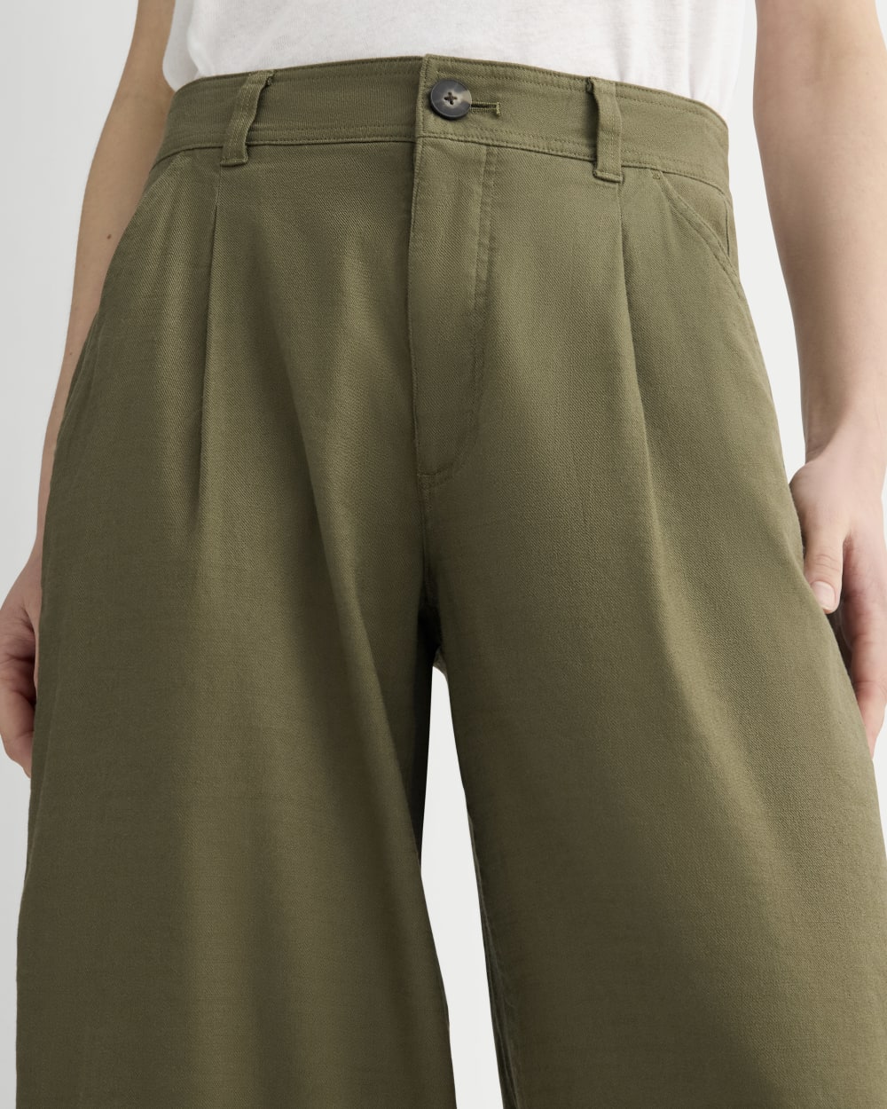 The Everywhere Pant in Stretch Linen in Kalamata — detail view