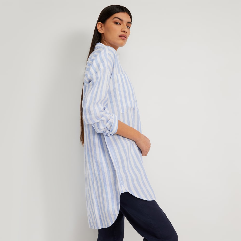 The Way-Long Linen Shirt in Blue / White — detail view