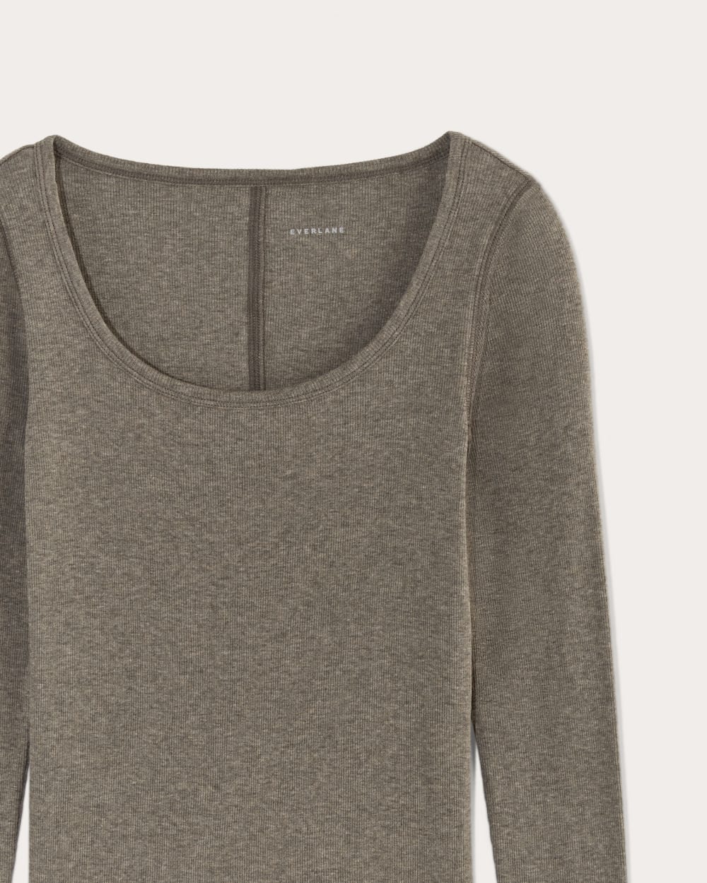 The Luxe Rib Long-Sleeve Scoop-Neck Tee in Heathered Fatigue — detail view