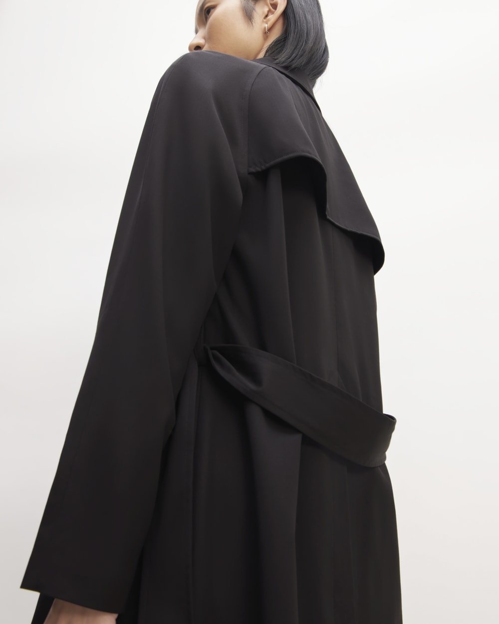 The Italian Wool Modern Trench in Black — detail view
