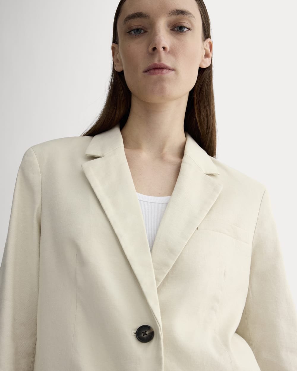 The Oversized Blazer in Stretch Linen in Birch — detail view