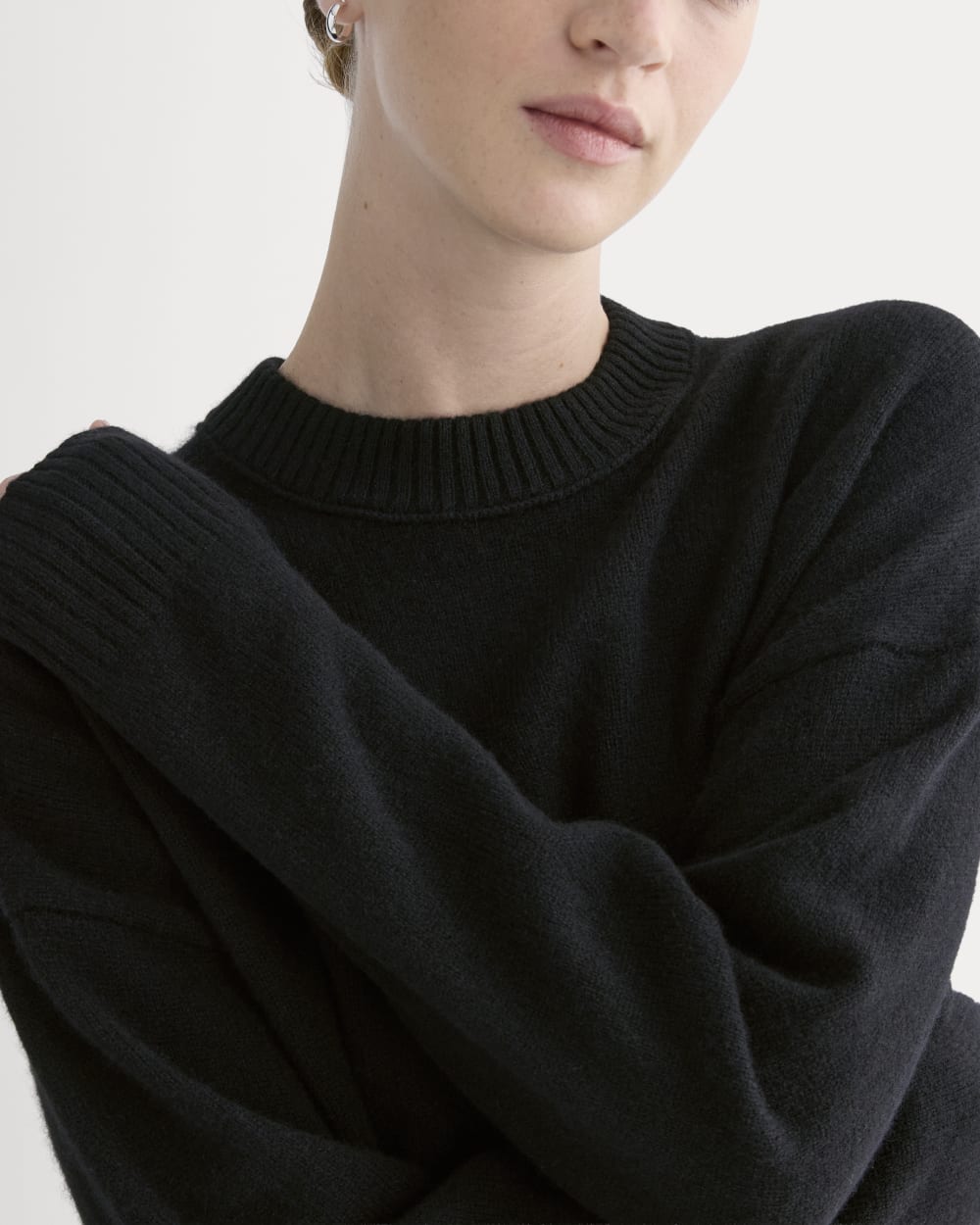 Cashmere Boyfriend Sweater in Black — detail view