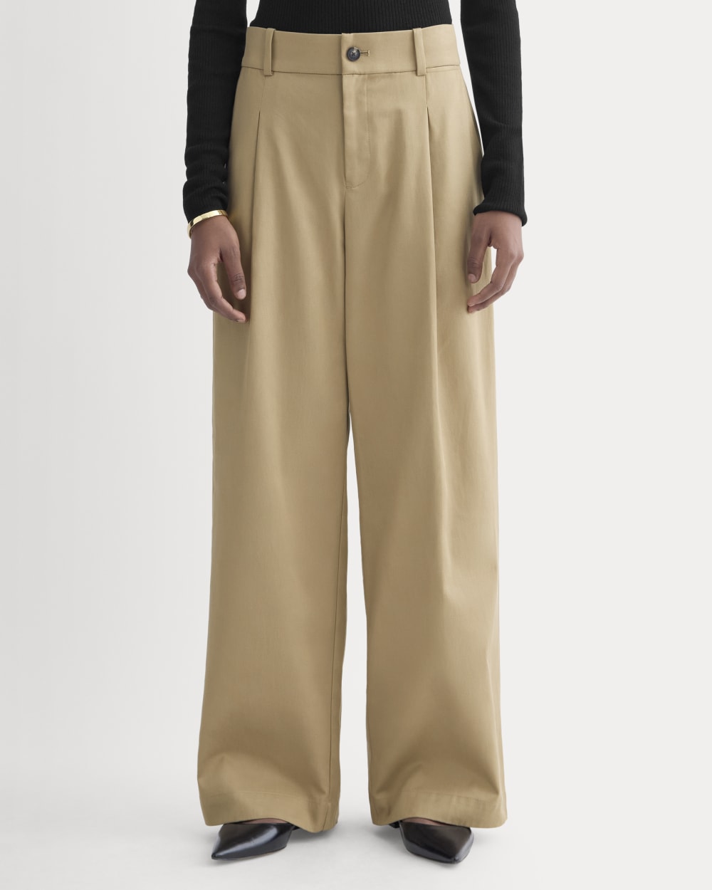 Wide-Leg Trouser in Buttersmooth in Ash Brown — detail view