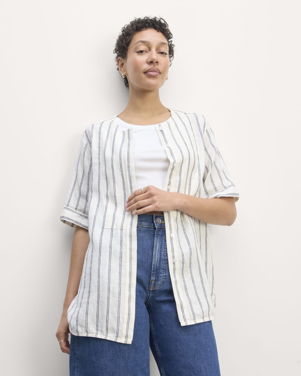 The Bib Shirt in Linen in Bone/Navy — front view