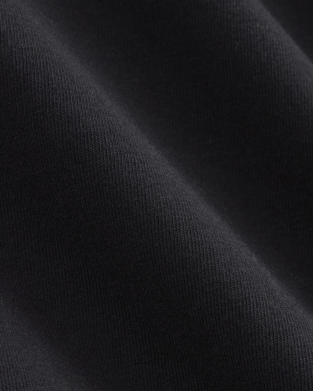 The Muscle Tee in Essential Cotton in Black — detail view