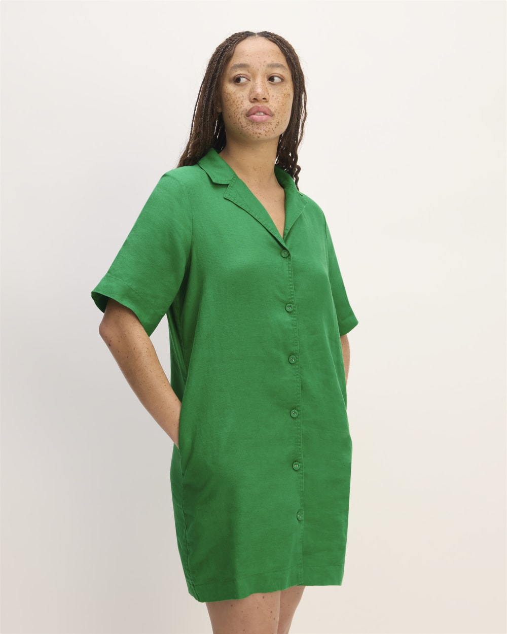 The Shirtdress in Linen in Grass Green — front view