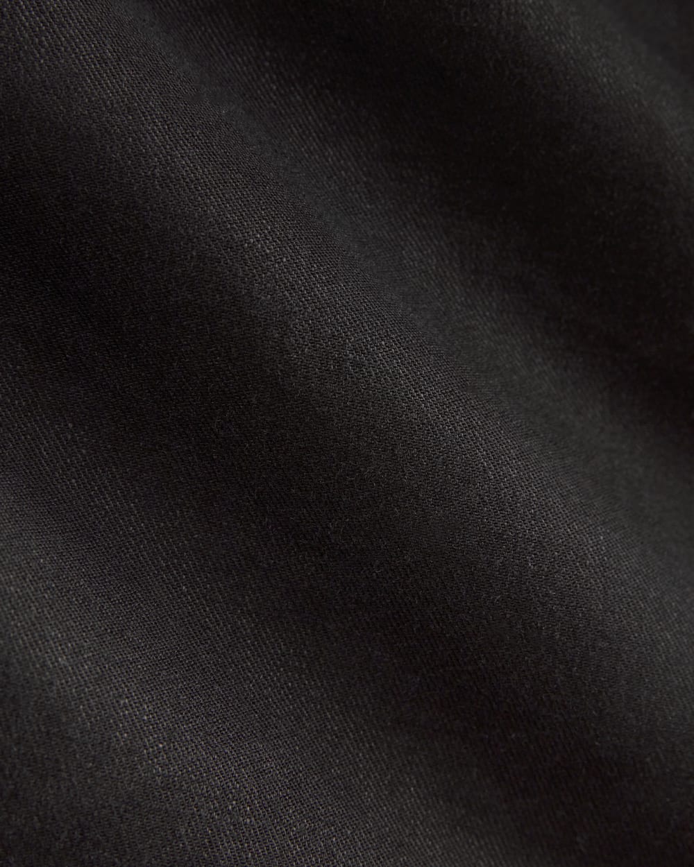 The Everywhere Pant in Stretch Linen in Black — detail view