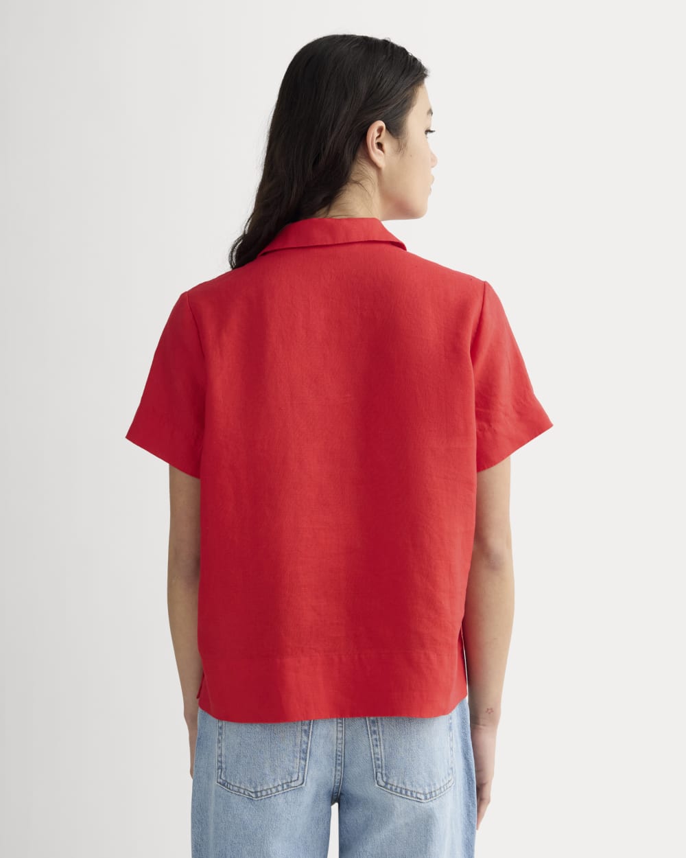 The Notch Shirt in Linen in Classic Red — detail view