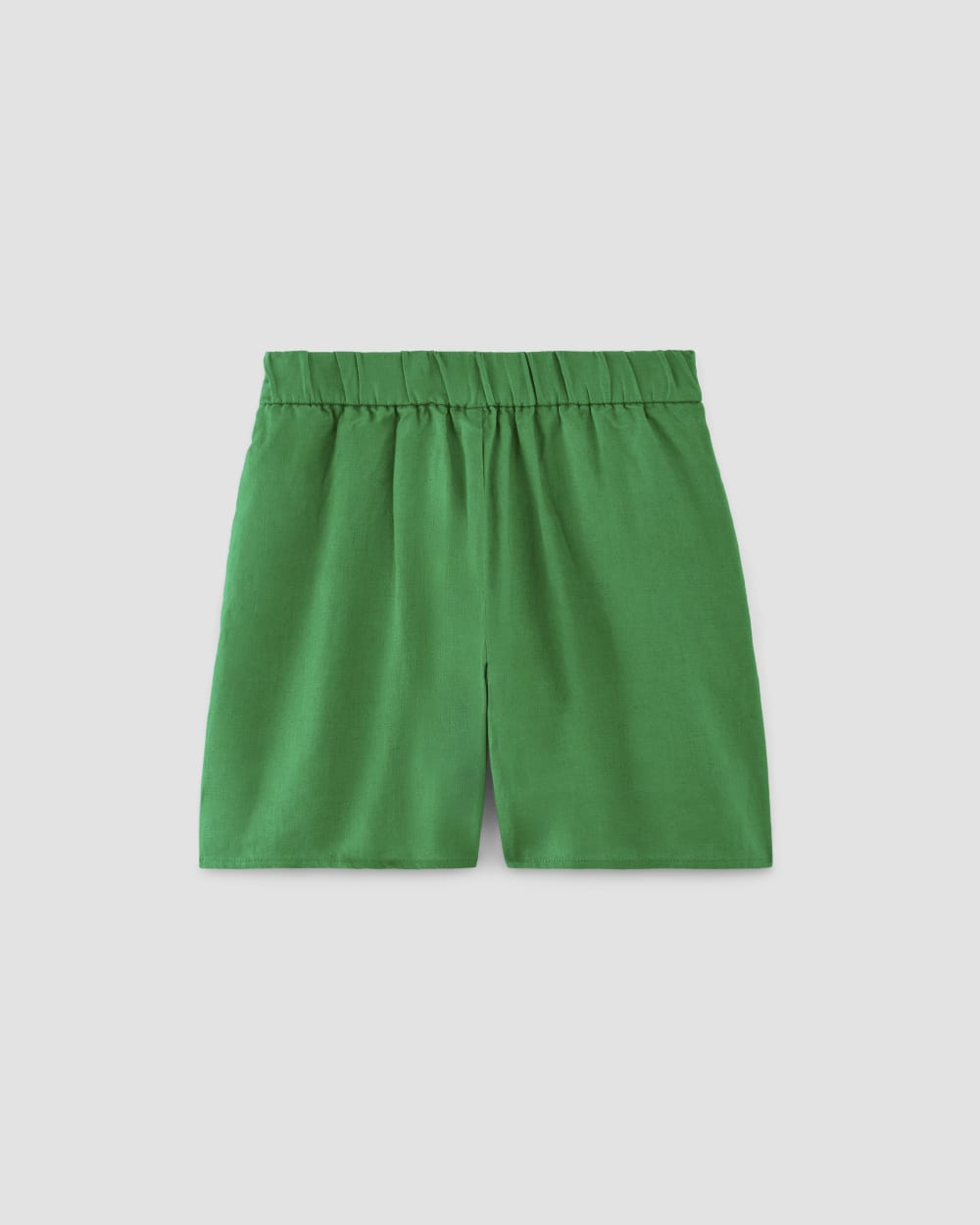 The Linen Easy Short in Grass Green — alternate view