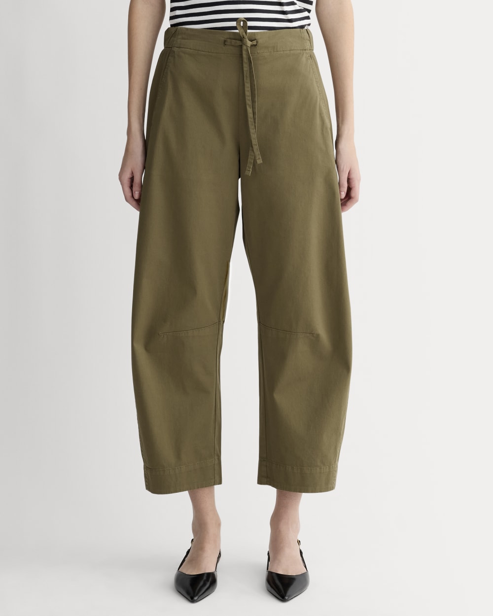 The Easy Barrel Pant in Olive — detail view