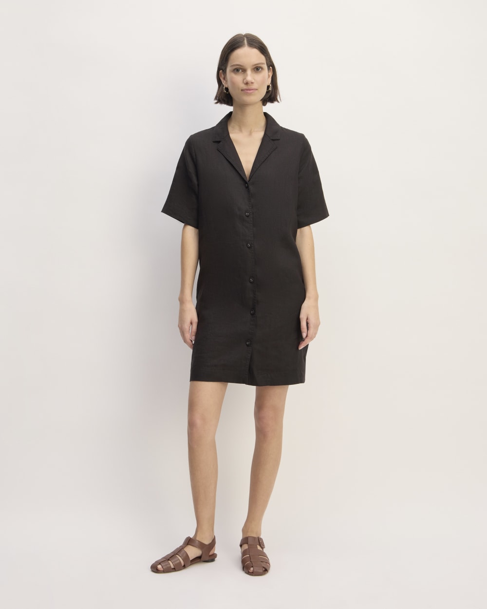 The Shirtdress in Linen in Black — front view