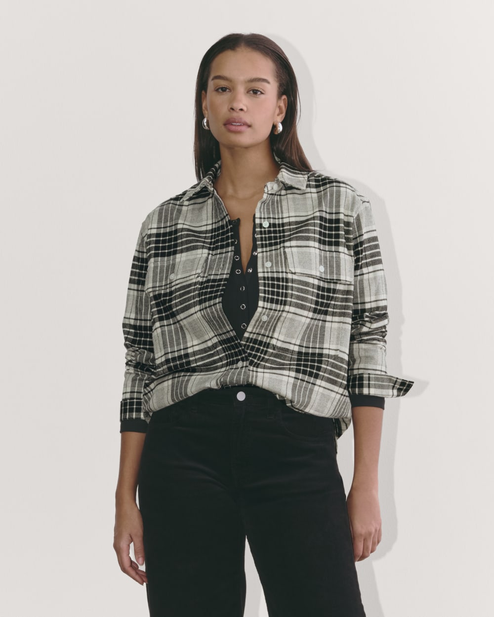 The Boyfriend Shirt in Flannel in Light Heather Oat / Black — front view
