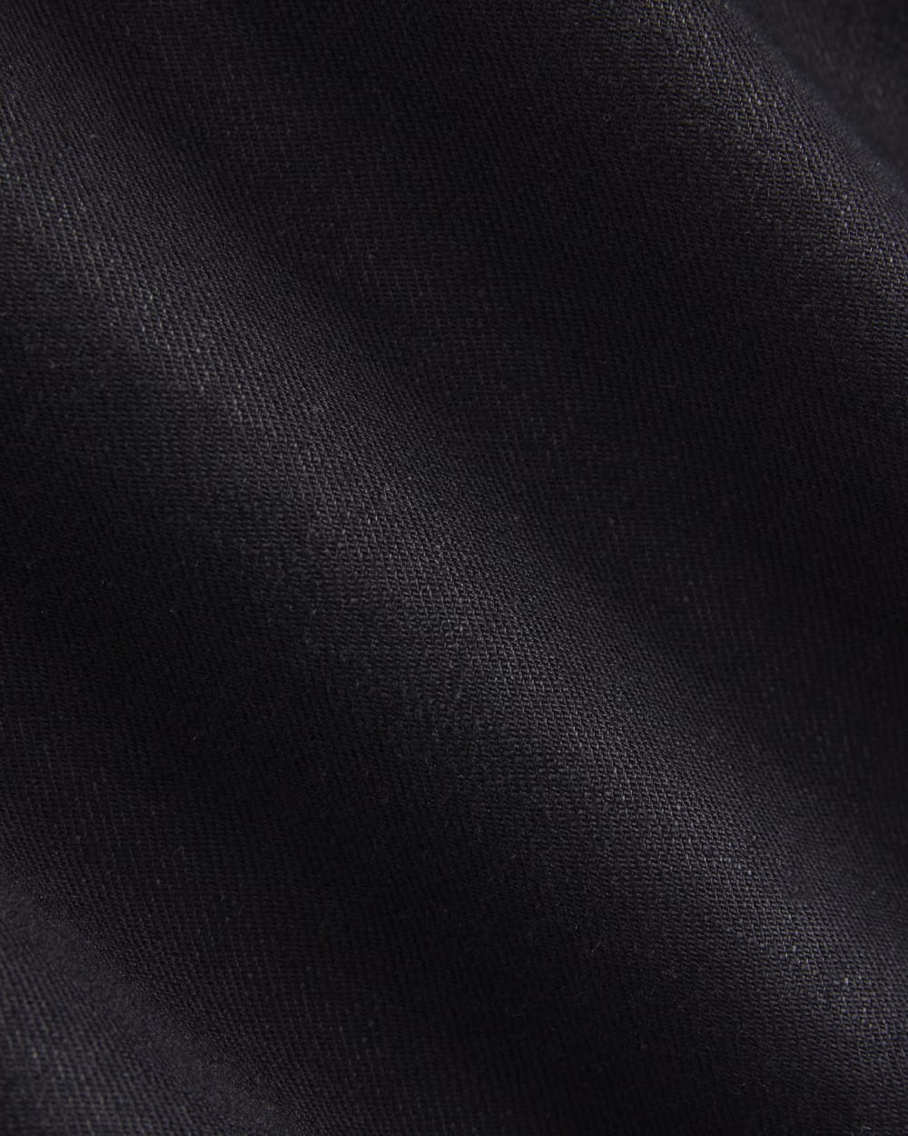 Wide-Leg Belted Pant in Stretch Linen in Black — detail view