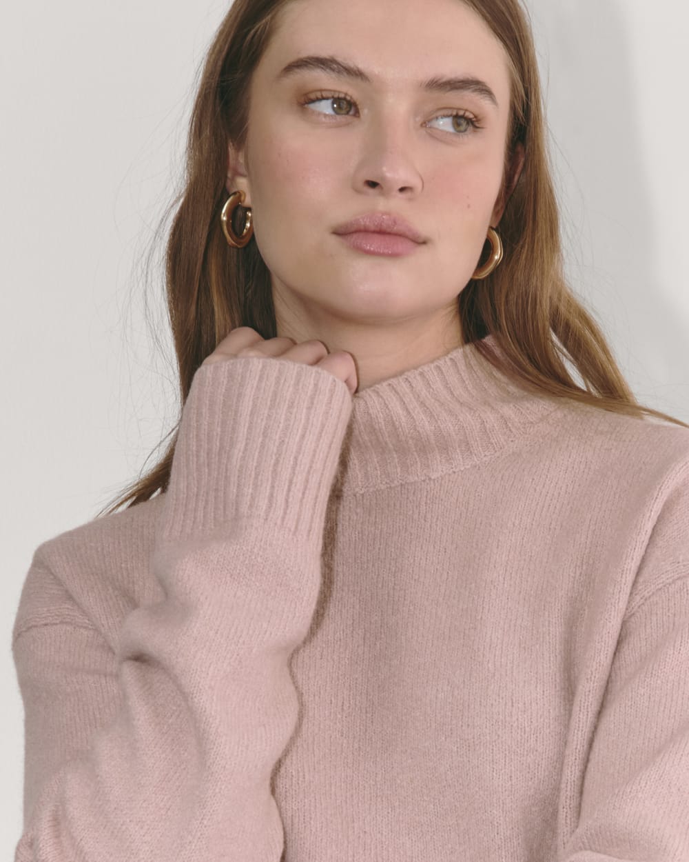 The Mockneck Sweater in Plush Cotton in Dusty Rose — detail view