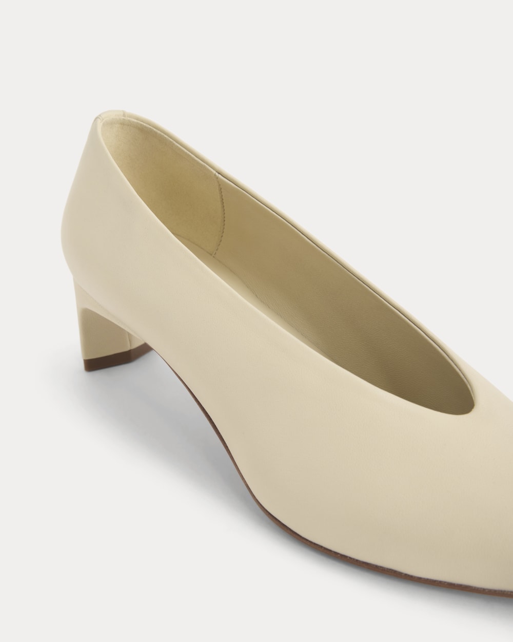 Made in Italy Almond-Toe Pump in Crema — detail view