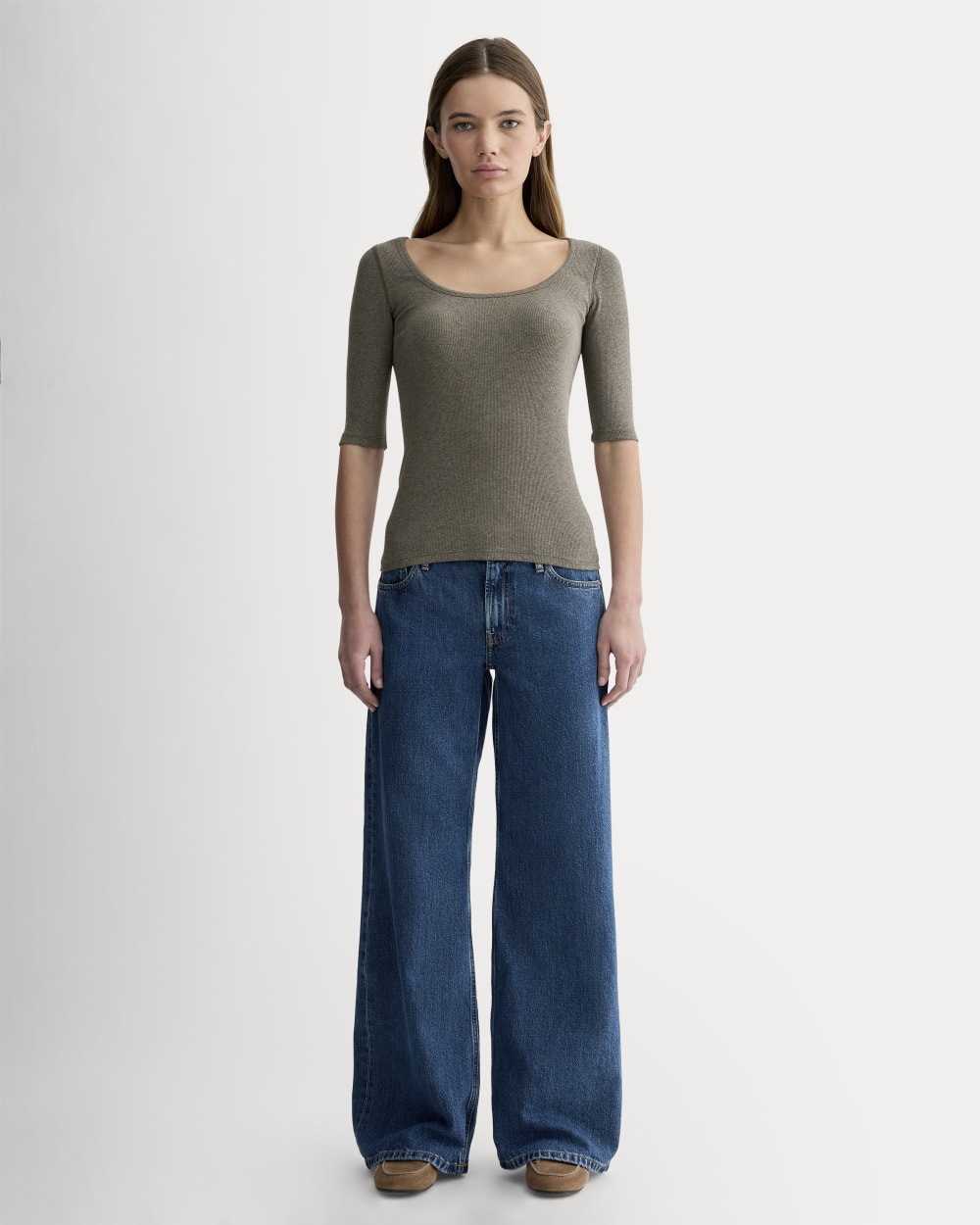 The Luxe Rib Scoop-Neck Tee in Heathered Fatigue — detail view