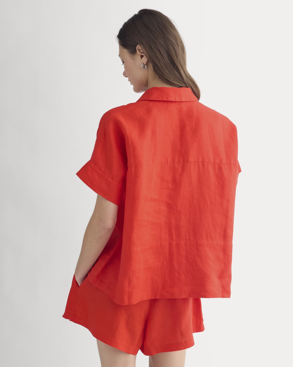The Boxy Shirt in Linen in Fiery Red — detail view