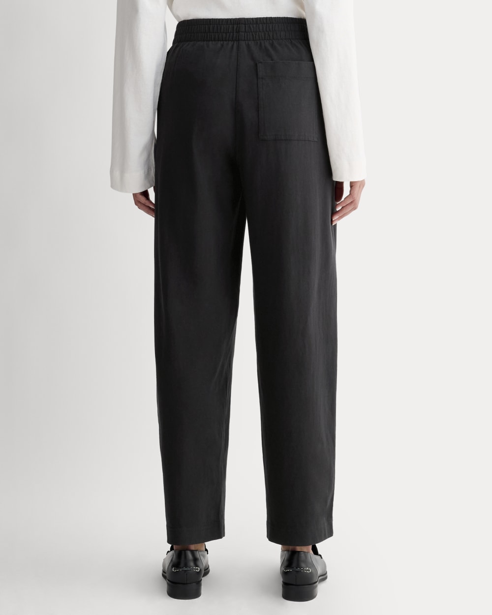 The Off-Duty Barrel Pant in Black — detail view