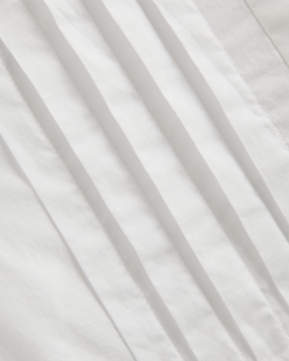 The Pleated Shirt in Silky Cotton in White — detail view