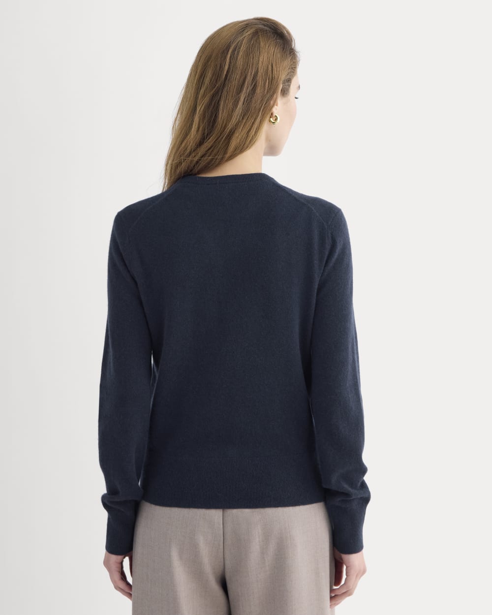 Cashmere Slim Crew Sweater in Navy — detail view