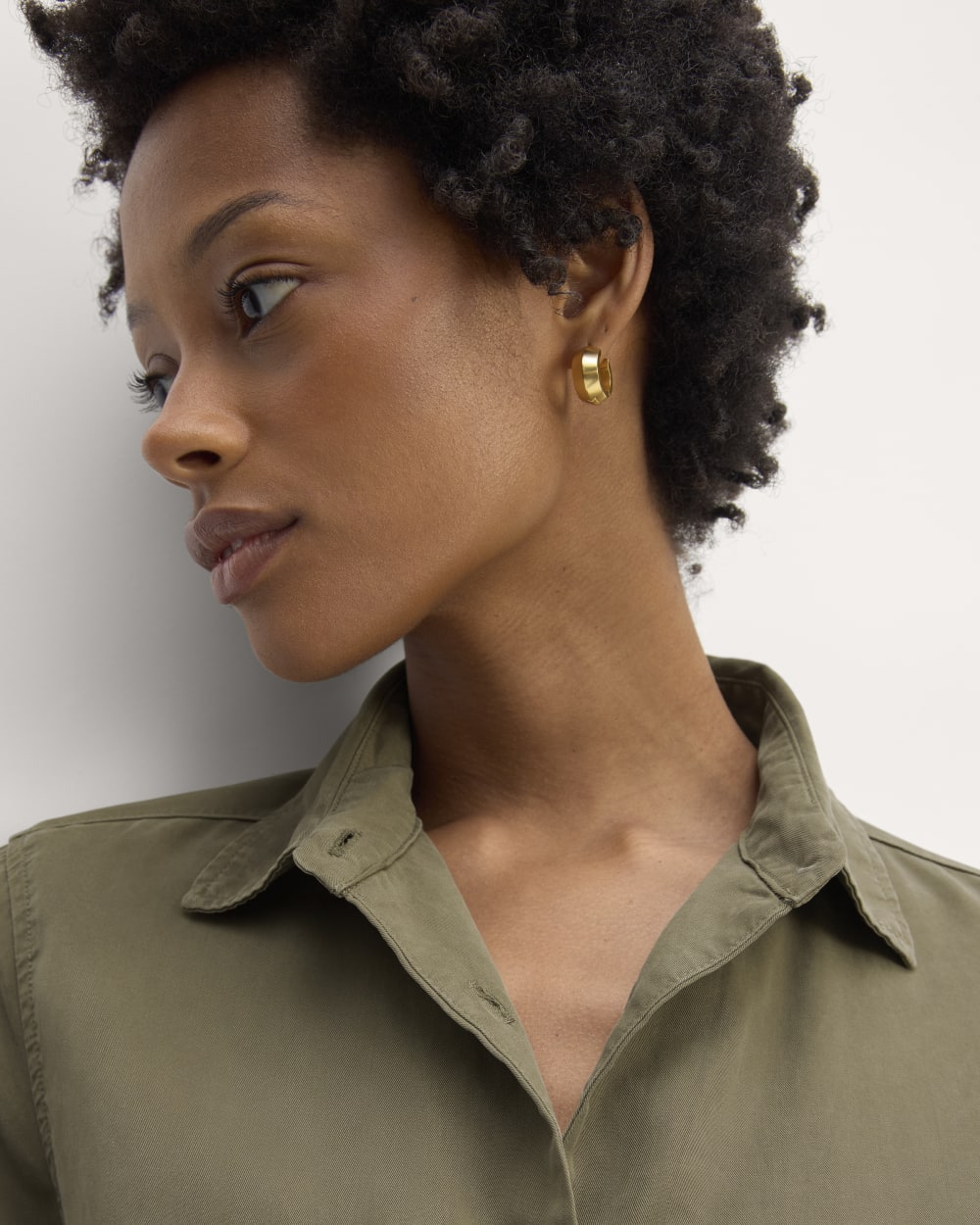 The Short-Sleeve Shirt in Butterlite in Kalamata — detail view