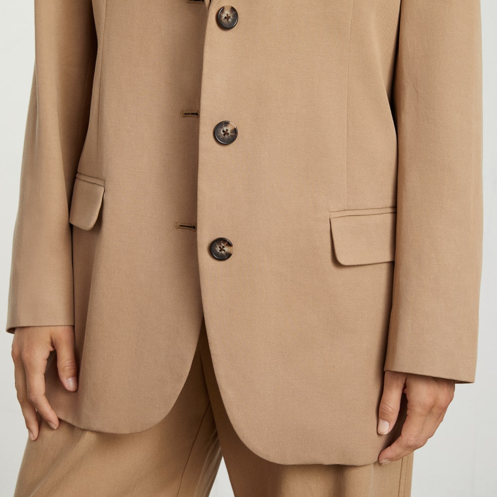 The ’80s Blazer in Ash Brown — detail view
