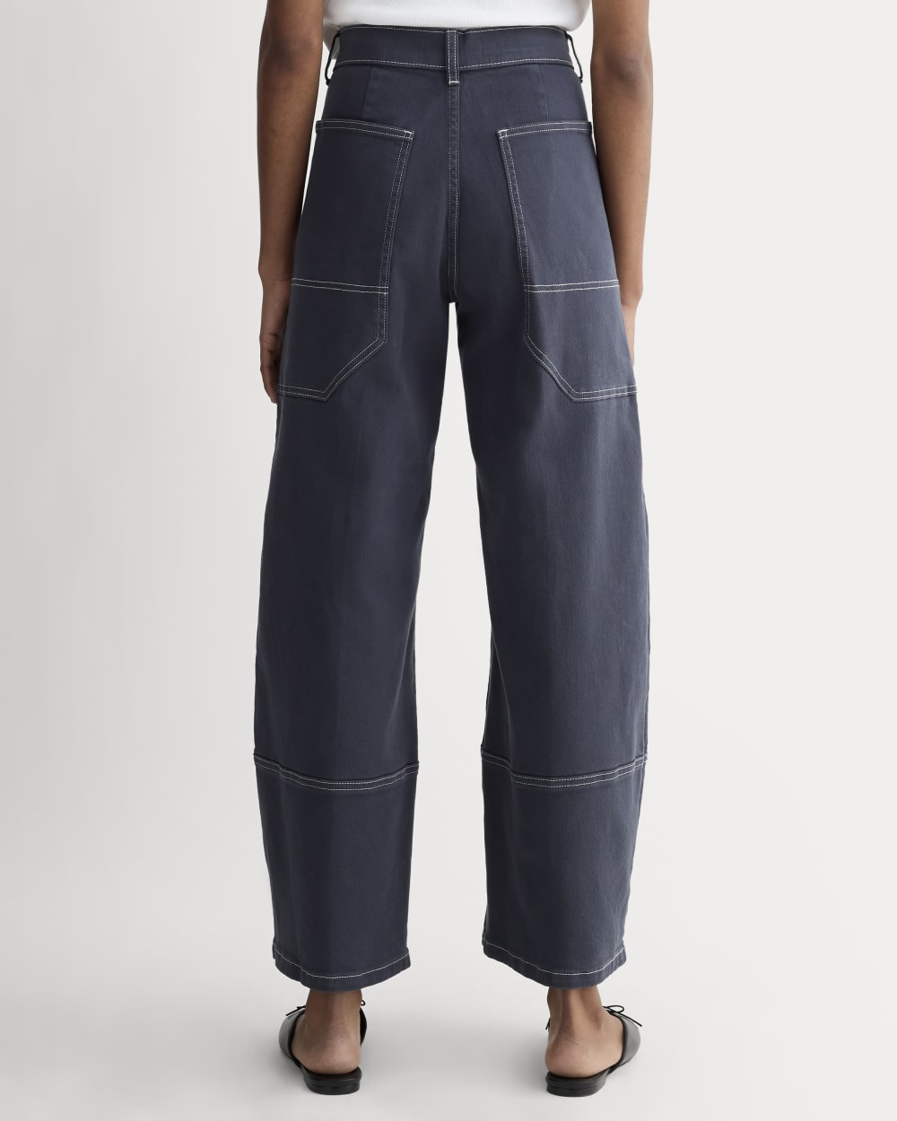 The Utility Gardener Pant in Navy — detail view