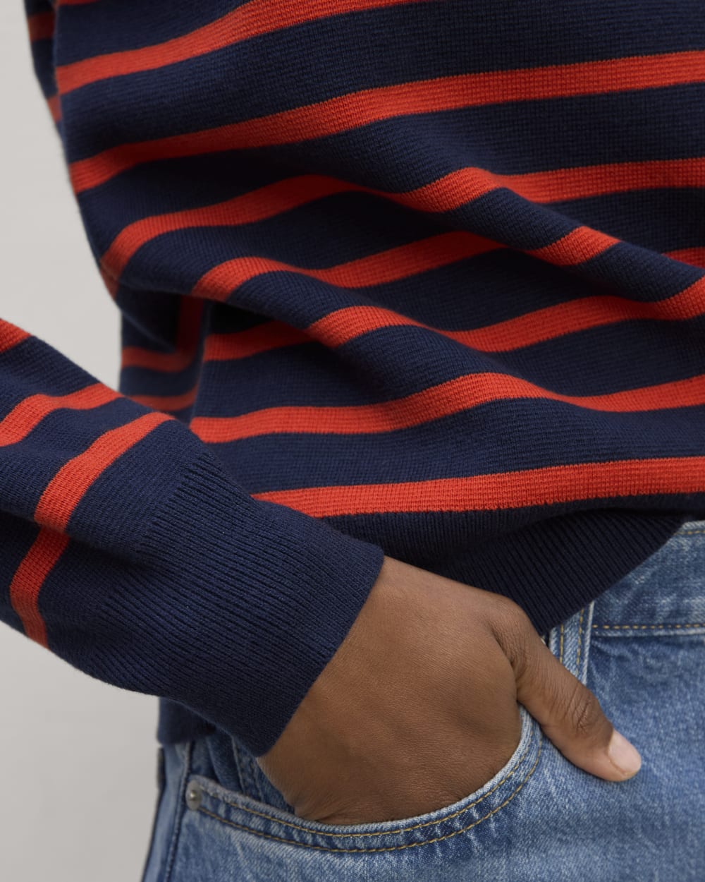 The Mariner Crew Sweater in Navy / Poppy Red — detail view
