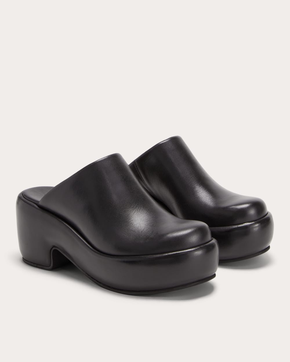 The Puffa Clog in Black — detail view