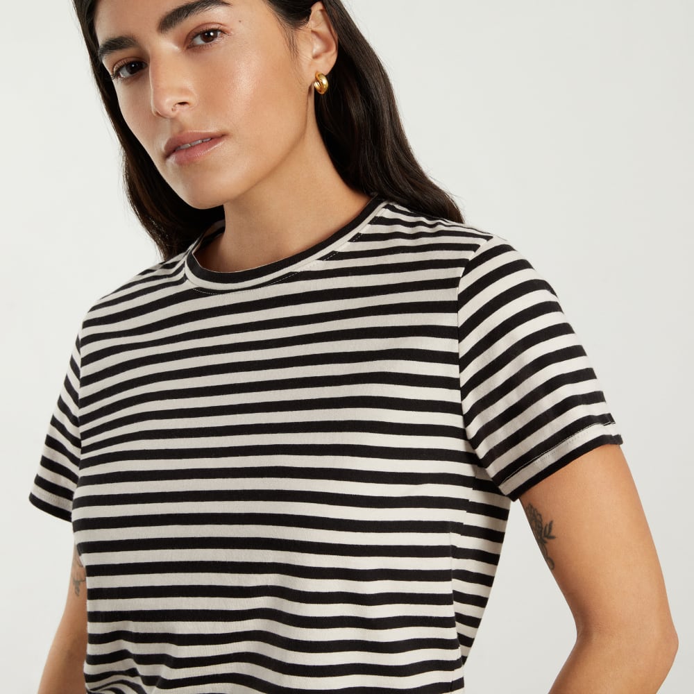 The Box-Cut Tee in Essential Cotton in Sandstone / Black — detail view