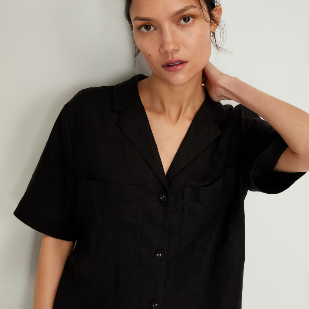 The Linen Workwear Shirt in Black — detail view