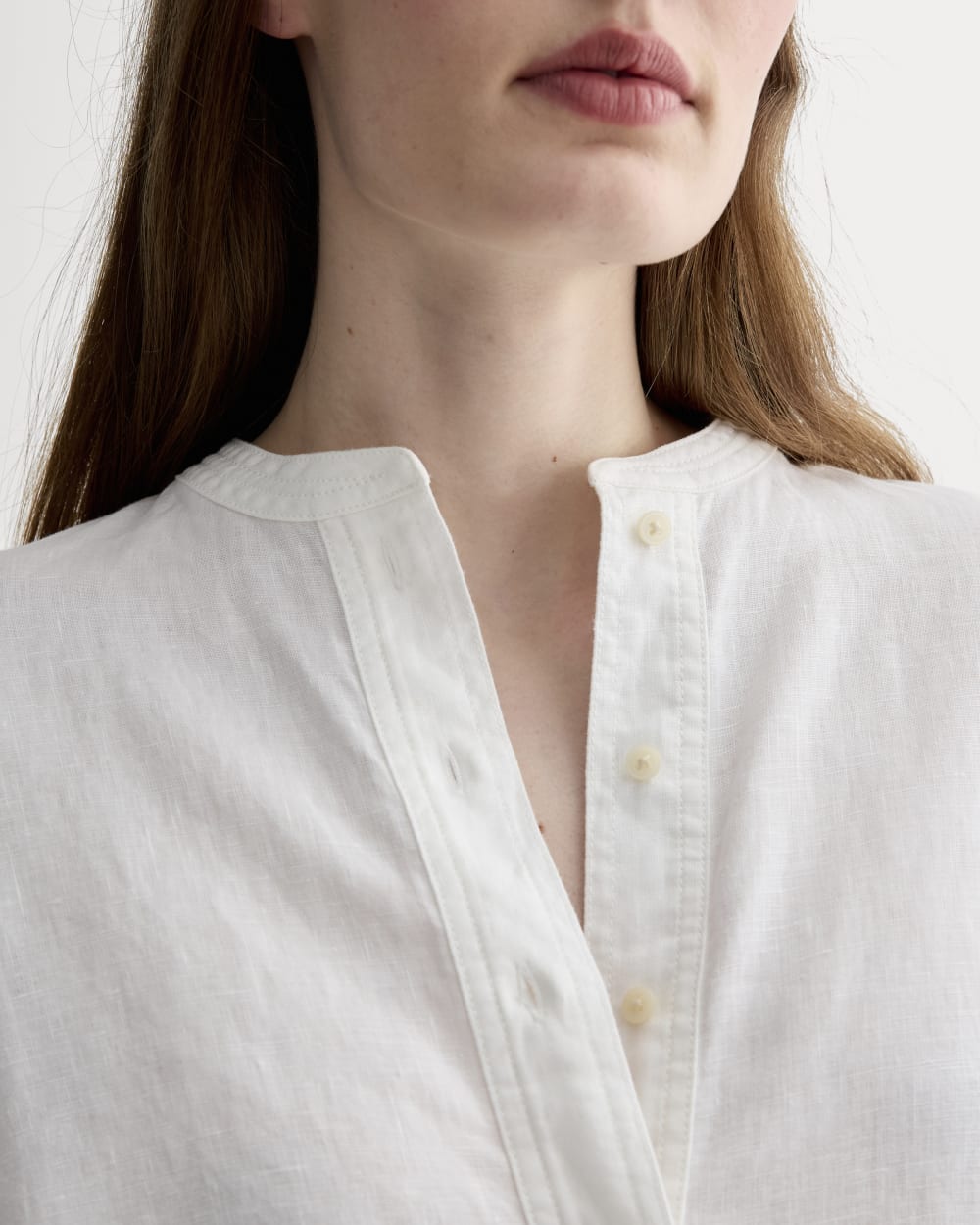 The Henley Shirt in Linen in White — detail view