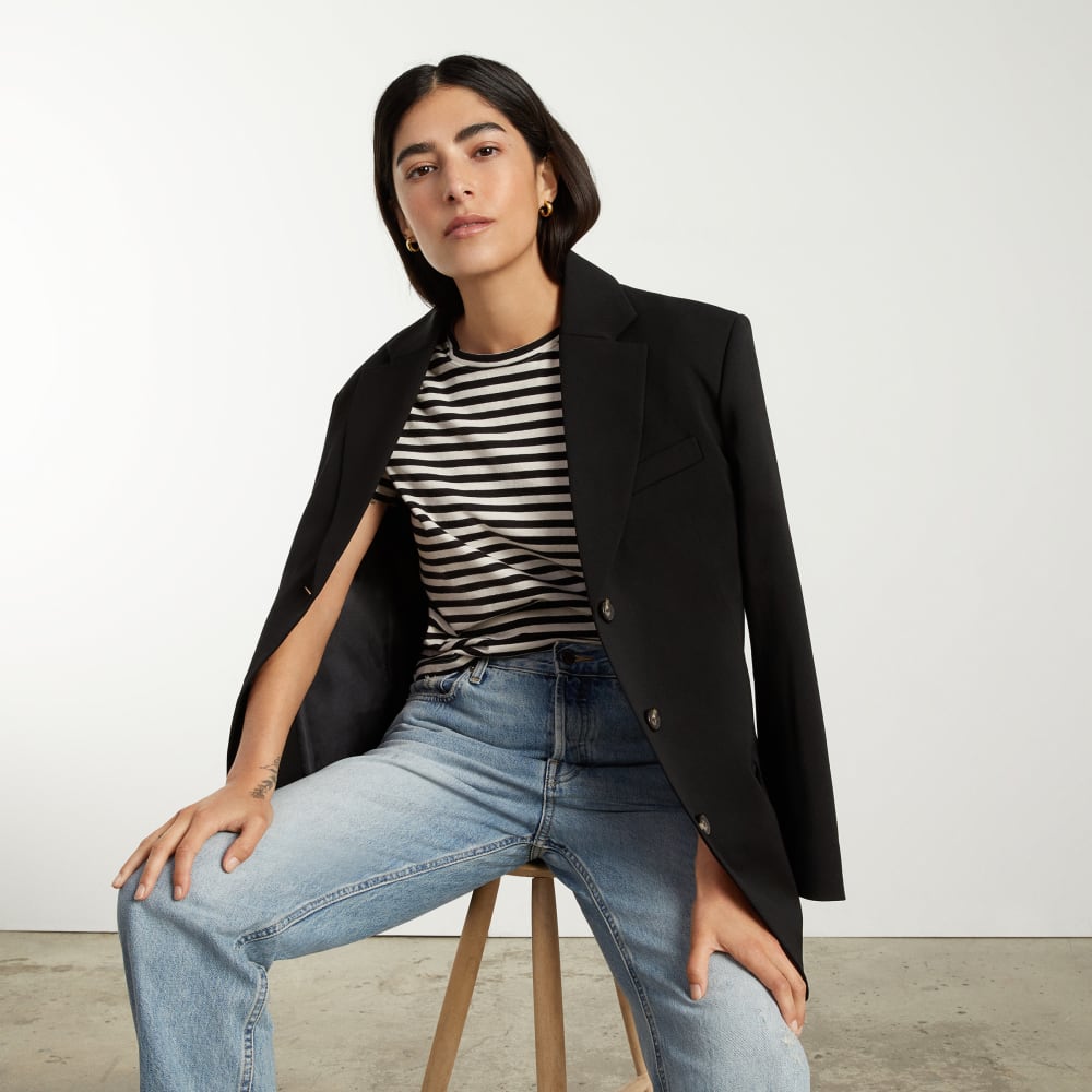 The Box-Cut Tee in Essential Cotton in Sandstone / Black — detail view