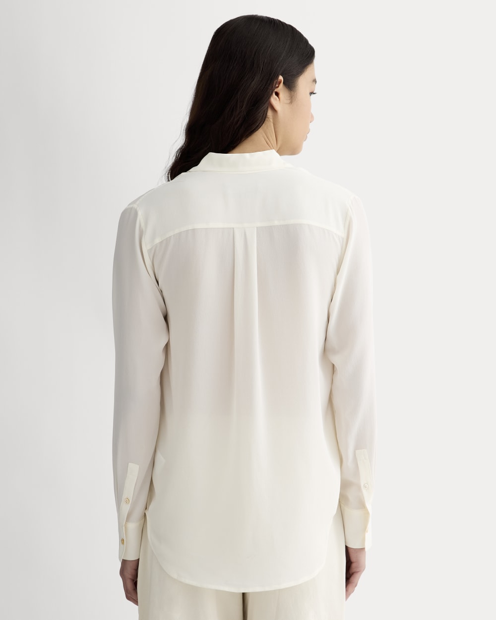 The Must-Have Shirt in Washable Silk in Off-White — detail view