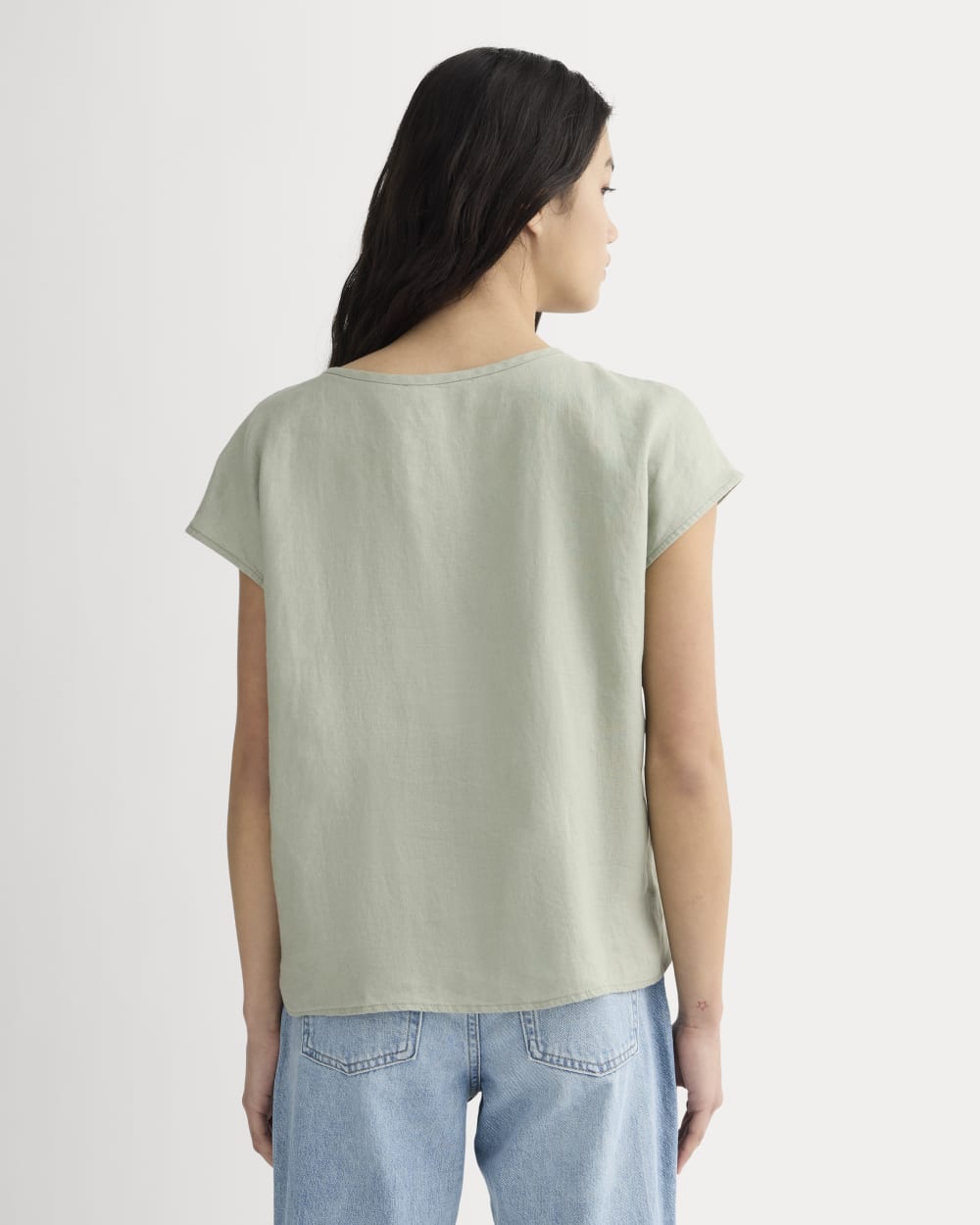 The Muscle Top in Linen in Seagrass — detail view