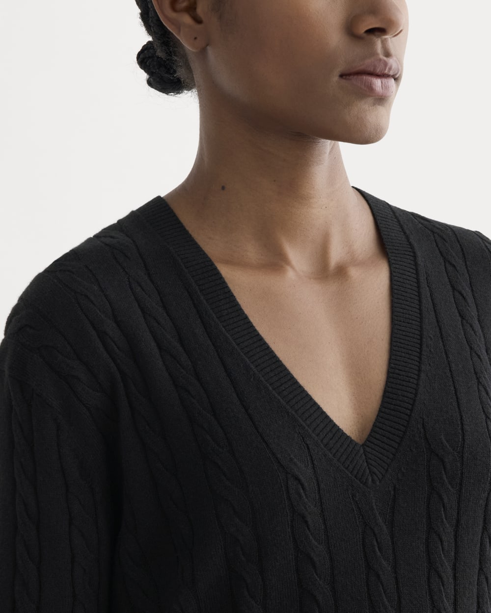 The Cable V-Neck in Cotton Cashmere in Black — detail view
